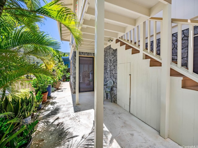 509 Lawelawe St, Honolulu, HI 96821 - entrance to property with stone siding and a patio area