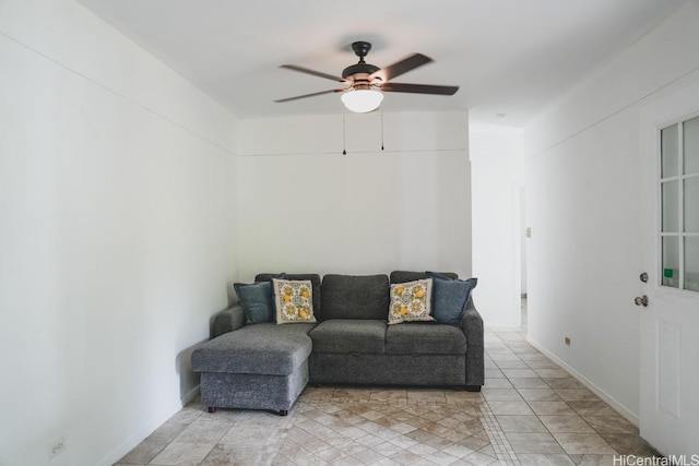 933 Ailuna St, Honolulu, HI 96821 - living room with ceiling fan