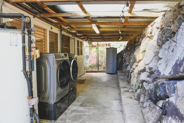 933 Ailuna St, Honolulu, HI 96821 - laundry room featuring washer and dryer
