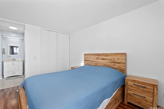 909 Ala Nanala St Unit 1401, Honolulu, HI 96818 - bedroom with wood finished floors, a closet, and a sink