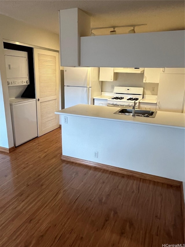 91-1059 Puamaeole St Unit 5W, Ewa Beach, HI 96706 - kitchen featuring white appliances, stacked washer and clothes dryer, wood finished floors, light countertops, and white cabinets