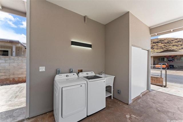 85-310 Kohai Pl, Waianae, HI 96792 - washroom featuring separate washer and dryer
