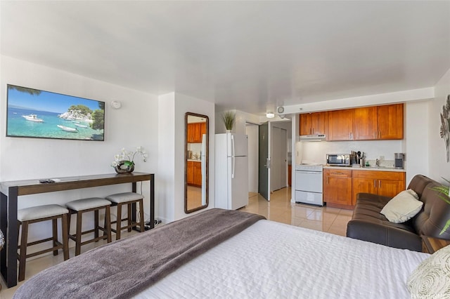 444 Niu St Unit 3508, Honolulu, HI 96815 - bedroom with freestanding refrigerator, a sink, light tile patterned floors, and ensuite bathroom