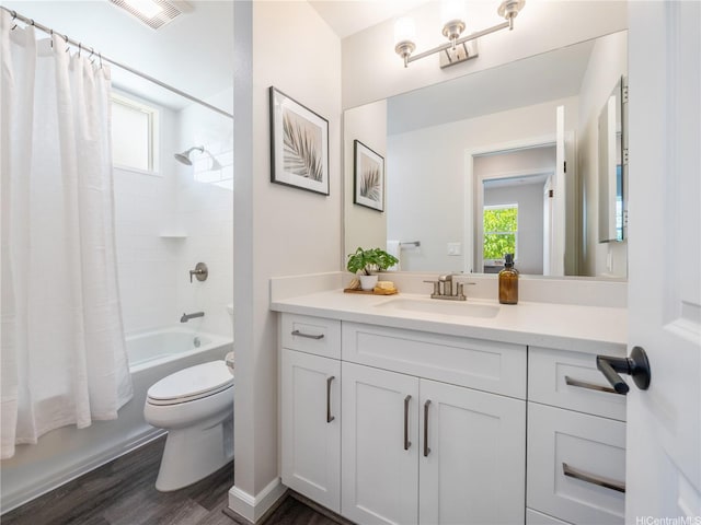 91-5408 Kapolei Pkwy Unit 37, Kapolei, HI 96707 - bathroom featuring vanity, shower / tub combo with curtain, and wood finished floors