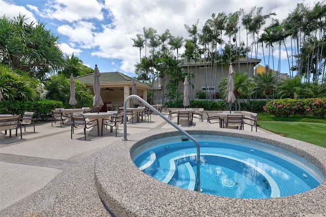91-818 Lualai St Unit 69, Ewa Beach, HI 96706 - view of pool featuring ceiling fan, a patio, a hot tub, and outdoor dining space