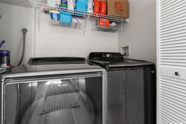 91-1059 Kaimalie St Unit 2P1, Ewa Beach, HI 96706 - laundry room featuring washer and clothes dryer