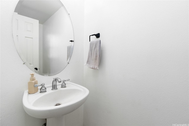 91-1059 Kaimalie St Unit 2P1, Ewa Beach, HI 96706 - bathroom with a sink