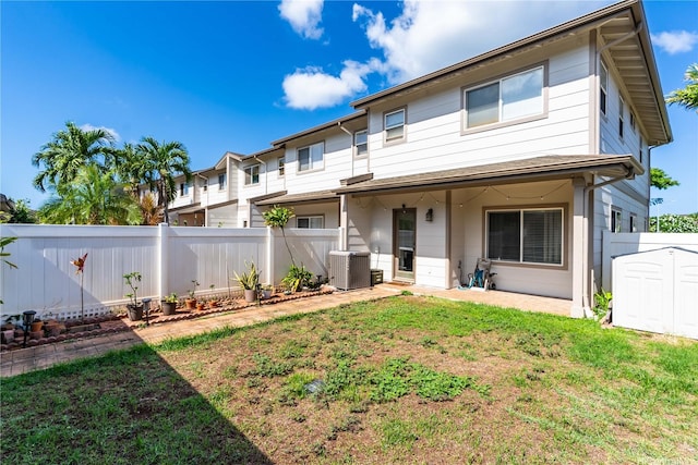 91-1059 Kaimalie St Unit 2P1, Ewa Beach, HI 96706 - back of property with a fenced backyard