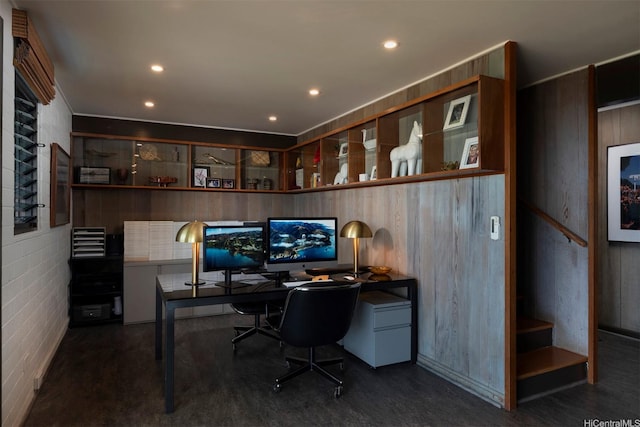 1875 Kualono St, Honolulu, HI 96817 - office space featuring recessed lighting and built in desk