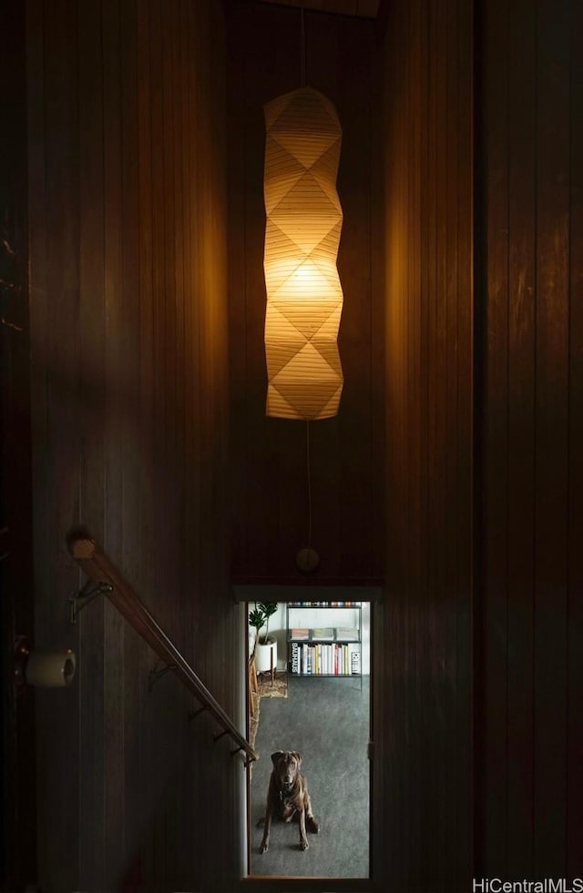 1875 Kualono St, Honolulu, HI 96817 - detailed view of wood walls