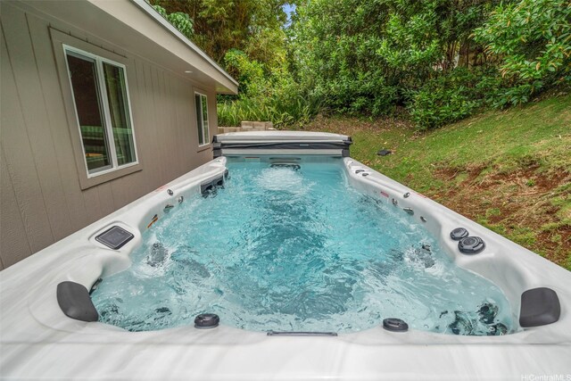 3657 Woodlawn Dr, Honolulu, HI 96822 - view of pool featuring a hot tub and a pool