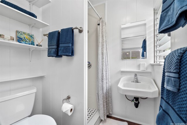 3657 Woodlawn Dr, Honolulu, HI 96822 - full bathroom featuring a stall shower