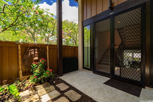 389D Kaelepulu Dr Unit 1504, Kailua, HI 96734 - view of patio / terrace with a gate