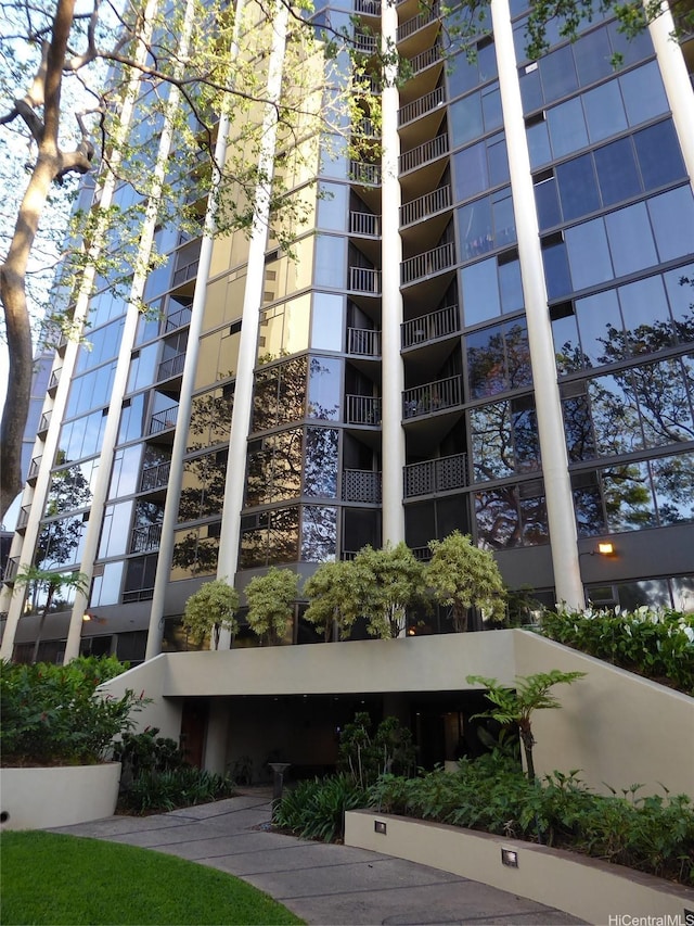 60 N Beretania St Unit 1702, Honolulu, HI 96817 - view of apartment building / complex