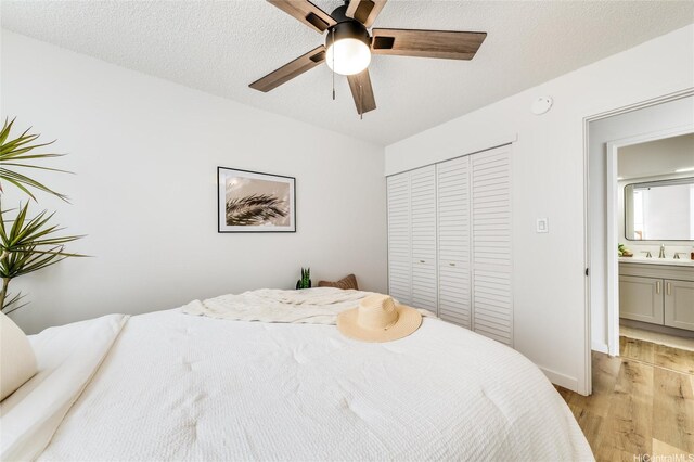 906 Lehua Ave Unit C301, Pearl City, HI 96782 - bedroom featuring light wood-style flooring, a closet, a sink, ceiling fan, and baseboards