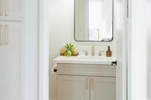 906 Lehua Ave Unit C301, Pearl City, HI 96782 - bathroom featuring vanity