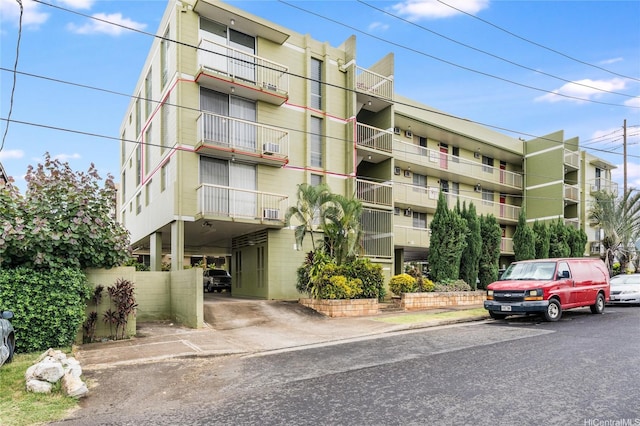 906 Lehua Ave Unit C301, Pearl City, HI 96782 - view of apartment building / complex featuring a carport