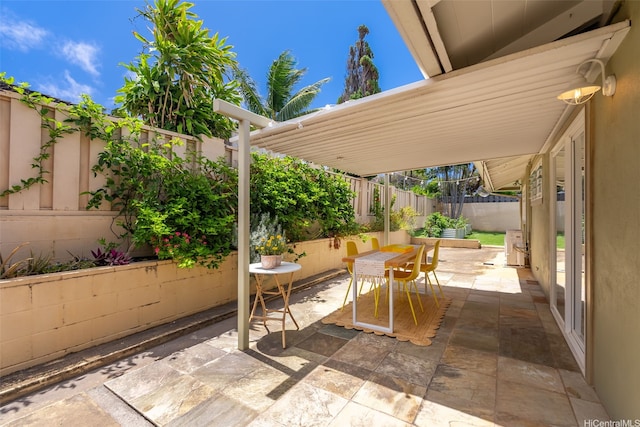 464 Poipu Dr, Honolulu, HI 96825 - fenced backyard with a patio area and outdoor dining area