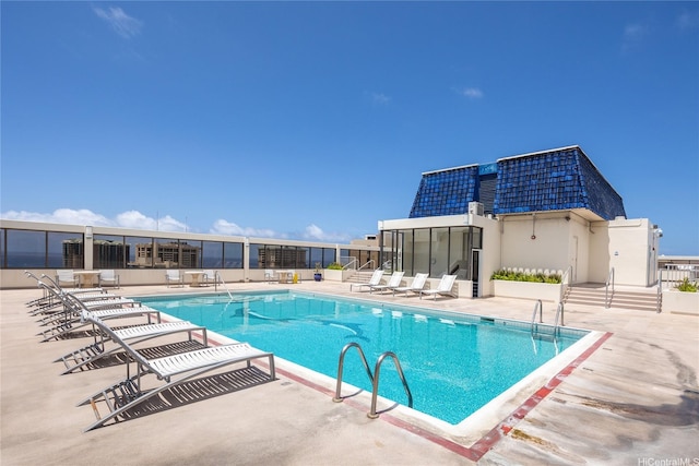 400 Hobron Ln Unit 2412, Honolulu, HI 96815 - community pool featuring a patio and a sunroom