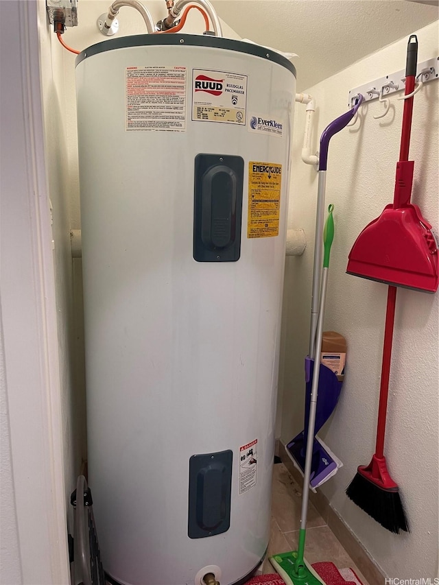 95-965 Ukuwai St Unit 3602, Mililani, HI 96789 - utility room featuring water heater