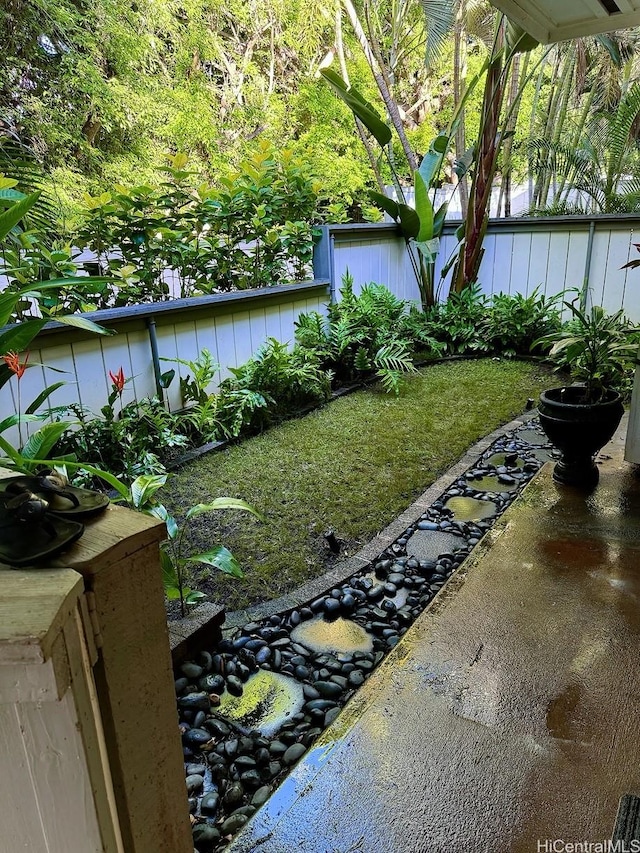 645 Mananai Pl Unit 23Bd, Honolulu, HI 96818 - view of yard