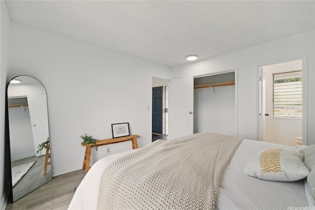 92-956 Makakilo Dr Unit 65, Kapolei, HI 96707 - bedroom with light wood finished floors, a closet, a textured ceiling, and baseboards