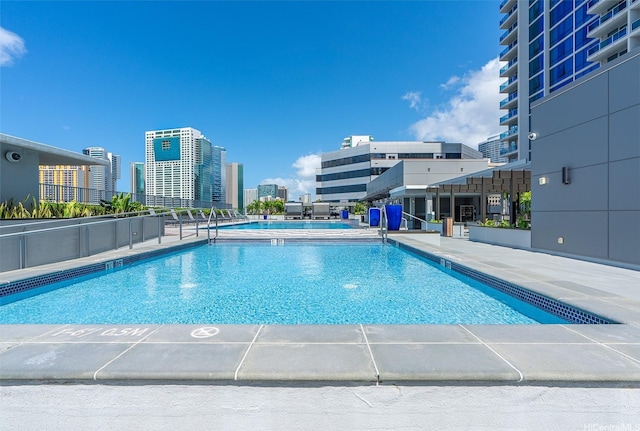 1391 Kapiolani Blvd Unit 4111, Honolulu, HI 96814 - community pool with a city view and a patio