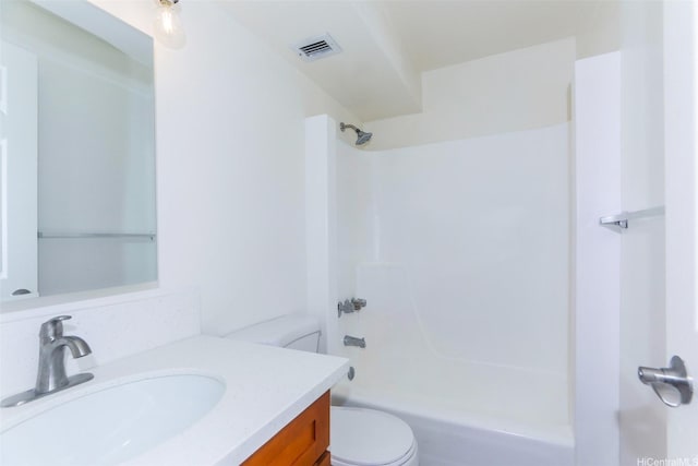 801 Ala Nioi Pl Unit 706, Honolulu, HI 96818 - bathroom with vanity, toilet, and washtub / shower combination