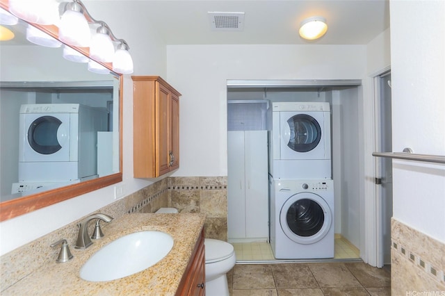 91-233 Hanapouli Cir Unit 29C, Ewa Beach, HI 96706 - bathroom featuring stacked washer and clothes dryer, vanity, toilet, and tile patterned floors