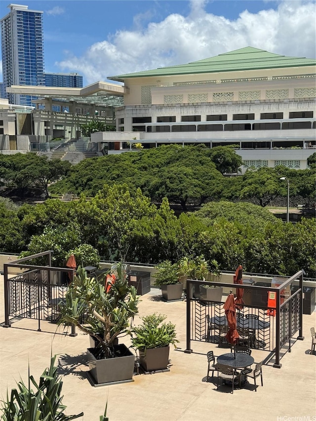 1717 Ala Wai Blvd Unit 501, Honolulu, HI 96815 - view of community featuring a patio area