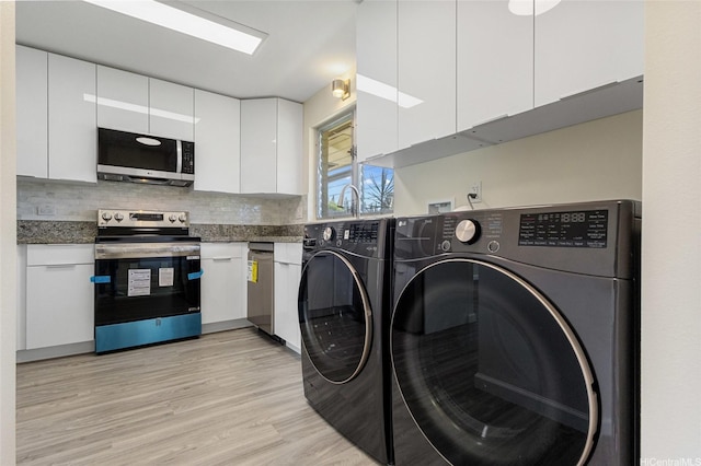 98-297 Ualo St Unit W1, Aiea, HI 96701 - laundry area with washer and dryer and light wood-type flooring