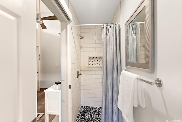 45-237 Popoki Pl, Kaneohe, HI 96744 - bathroom featuring tiled shower and a ceiling fan