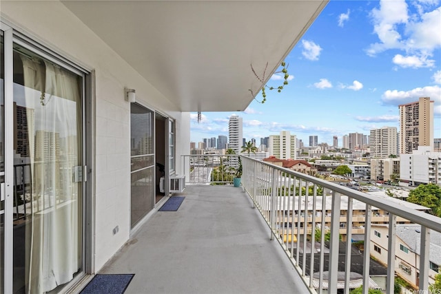 1333 Heulu St Unit 808, Honolulu, HI 96822 - balcony with a skyline view