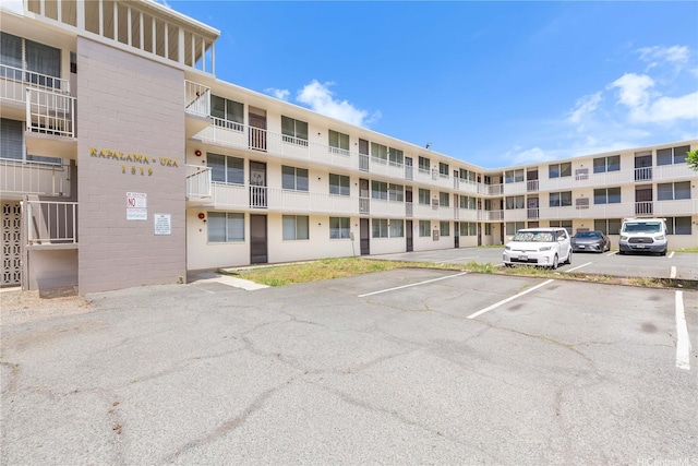 1519 Kaumualii St Unit 316, Honolulu, HI 96817 - view of apartment building / complex with uncovered parking