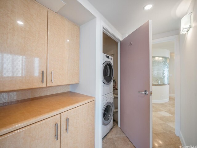 3015 Kalakaua Ave Unit 901, Honolulu, HI 96815 - laundry area featuring stacked washer and clothes dryer
