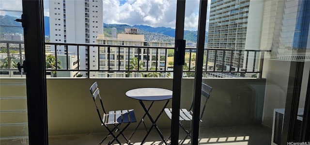 2240 Kuhio Ave Unit 905, Honolulu, HI 96815 - balcony with a mountain view and a city view