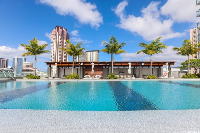 888 Kapiolani Blvd Unit 1512, Honolulu, HI 96813 - view of community pool