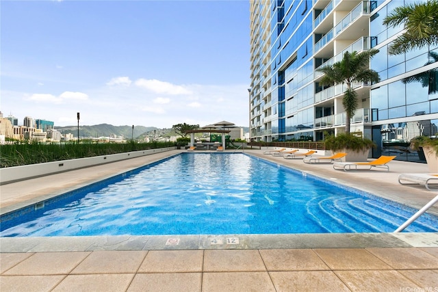 555 S St Unit 3003, Honolulu, HI 96813 - community pool featuring a mountain view and a patio area