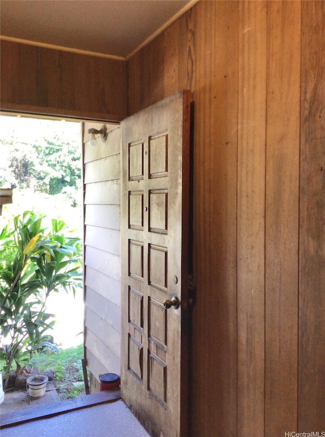 2550 Ipulei Way, Honolulu, HI 96816 - entrance foyer with wood walls