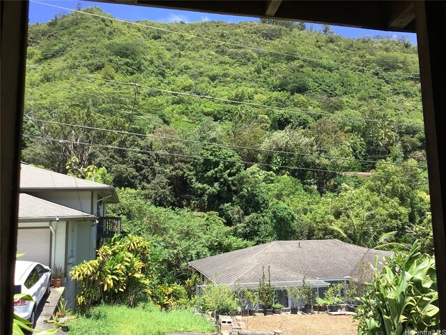 2550 Ipulei Way, Honolulu, HI 96816 - view of mountain backdrop with a forest