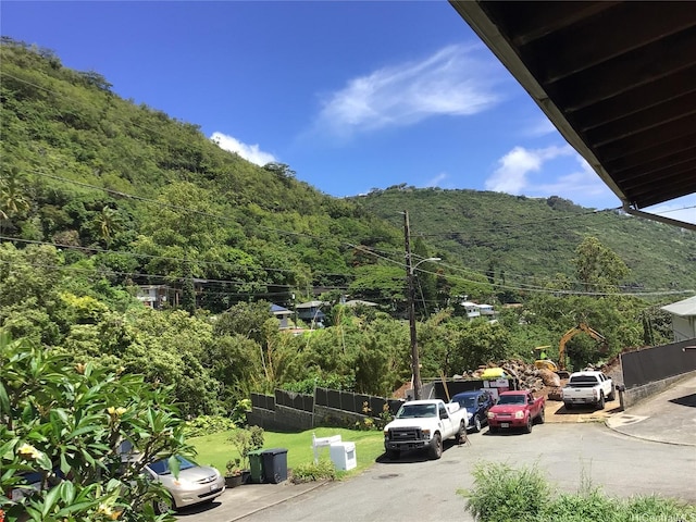 2550 Ipulei Way, Honolulu, HI 96816 - view of mountain background with a heavily wooded area