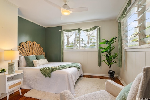 880 Akiu Pl, Kailua, HI 96734 - bedroom featuring wood finished floors, crown molding, and a ceiling fan