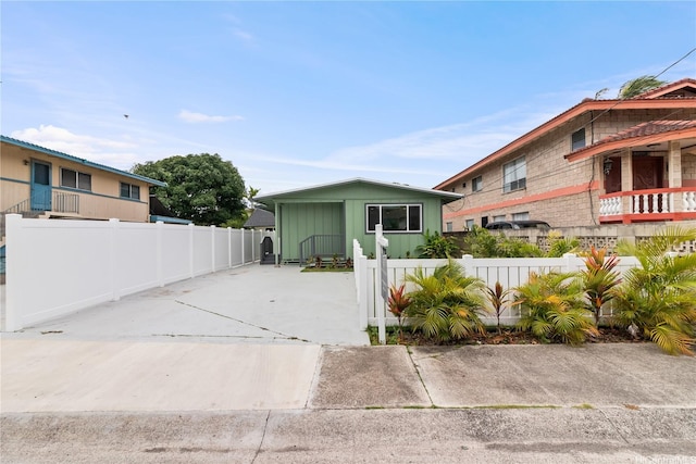631 Punaa St, Kailua, HI 96734 - view of front of home featuring board and batten siding and a fenced front yard