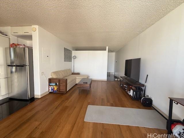 1630 Liholiho St Unit 2001, Honolulu, HI 96822 - living room with wood finished floors, a textured ceiling, and baseboards