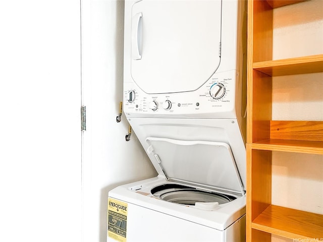 98-099 Uao Pl Unit 3209, Aiea, HI 96701 - laundry room featuring stacked washer / drying machine