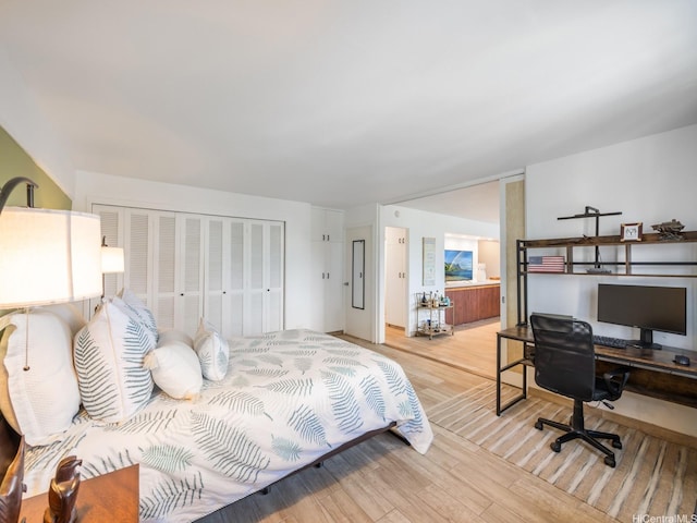 710 Lunalilo St Unit 402, Honolulu, HI 96813 - bedroom featuring light wood-style flooring and an office area