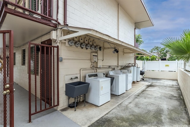 1408 Lusitana St, Honolulu, HI 96813 - view of patio featuring separate washer and dryer and a sink