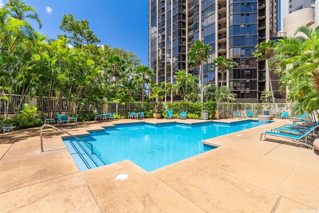1212 Nuuanu Ave Unit 2509, Honolulu, HI 96817 - community pool featuring a patio