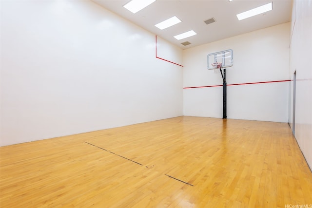 1212 Nuuanu Ave Unit 2509, Honolulu, HI 96817 - view of home's community with a sport court