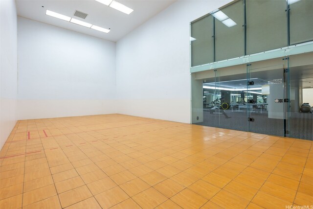 1212 Nuuanu Ave Unit 2509, Honolulu, HI 96817 - view of home's community featuring high vaulted ceiling